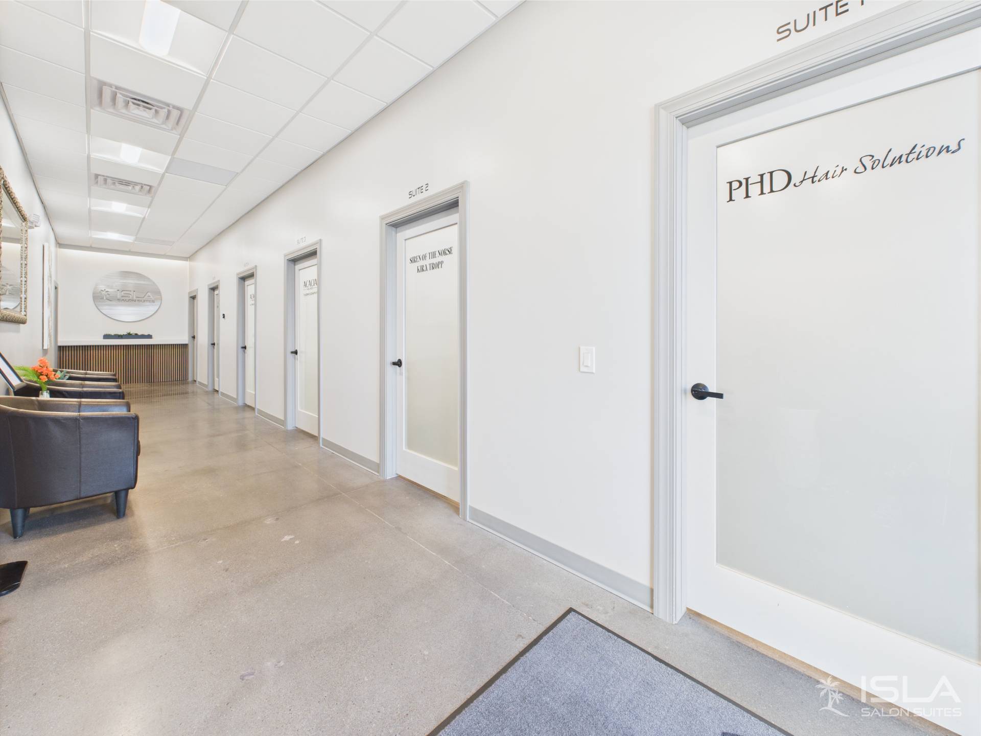 image showing the virtual tour entering the salon suits