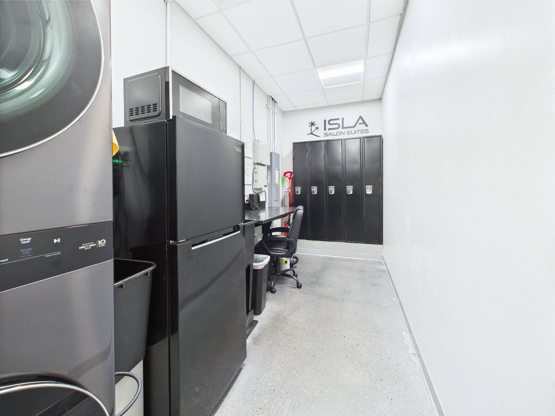 virtual tour showing the room with facilities all renters get with these unique salons